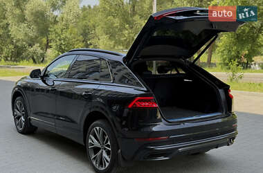Внедорожник / Кроссовер Audi Q8 2021 в 