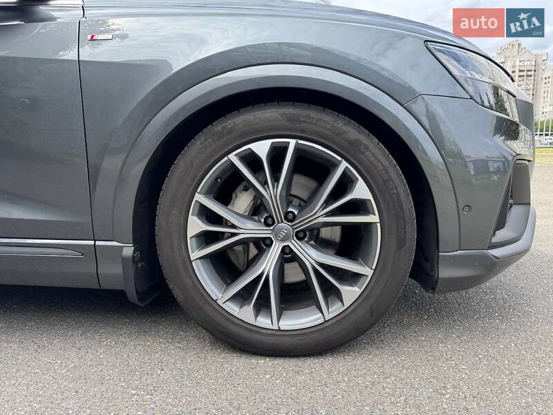 Внедорожник / Кроссовер Audi Q8 2018 в Киеве