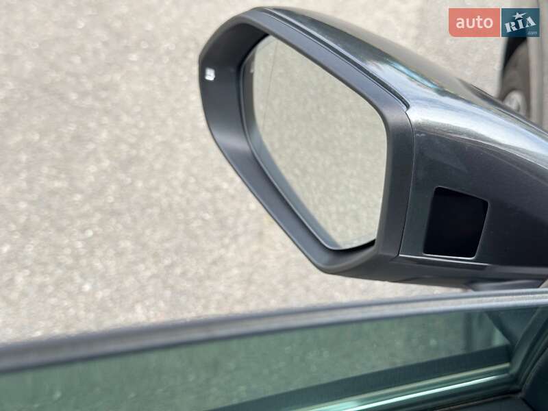 Внедорожник / Кроссовер Audi Q8 2018 в Киеве