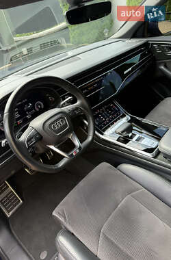 Позашляховик / Кросовер Audi Q8 2019 в 
