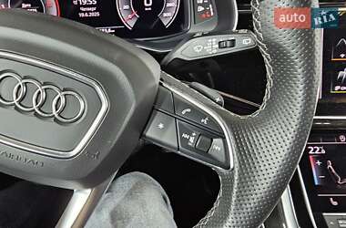 Внедорожник / Кроссовер Audi Q8 2022 в 
