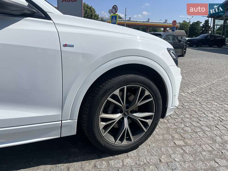 Внедорожник / Кроссовер Audi Q8 2022 в Днепре