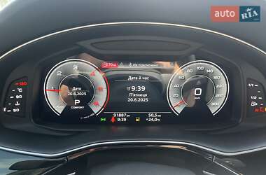 Внедорожник / Кроссовер Audi Q8 2022 в 