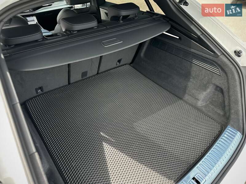 Позашляховик / Кросовер Audi Q8 2025 в Києві