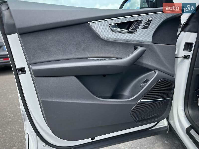 Позашляховик / Кросовер Audi Q8 2025 в Києві