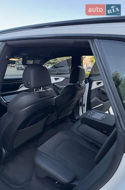 Внедорожник / Кроссовер Audi Q8 2023 в 