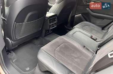 Внедорожник / Кроссовер Audi Q8 2018 в 