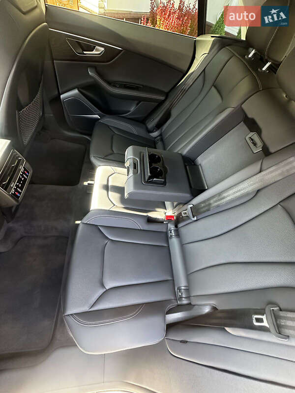 Внедорожник / Кроссовер Audi Q8 2023 в Черновцах