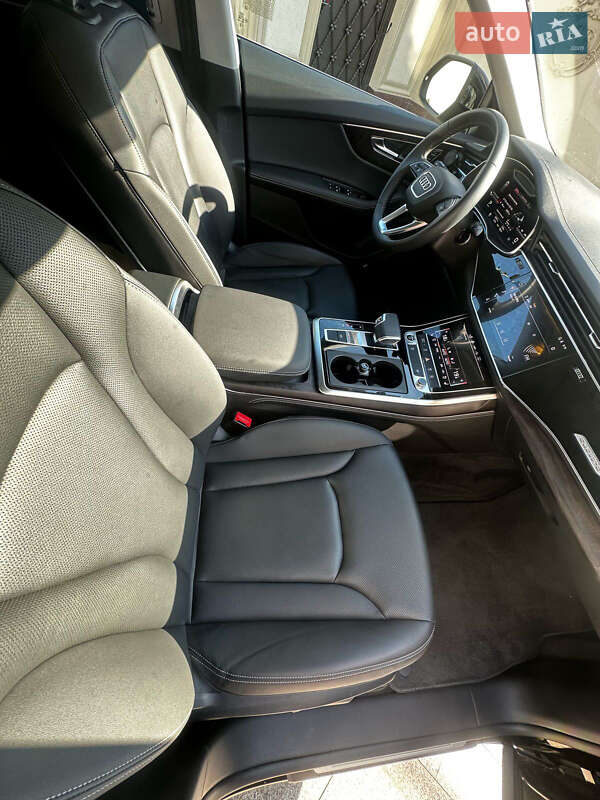 Внедорожник / Кроссовер Audi Q8 2023 в Черновцах