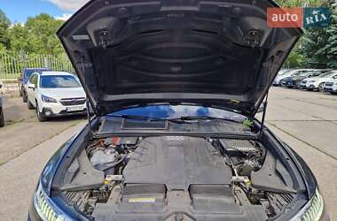 Внедорожник / Кроссовер Audi Q8 2020 в 