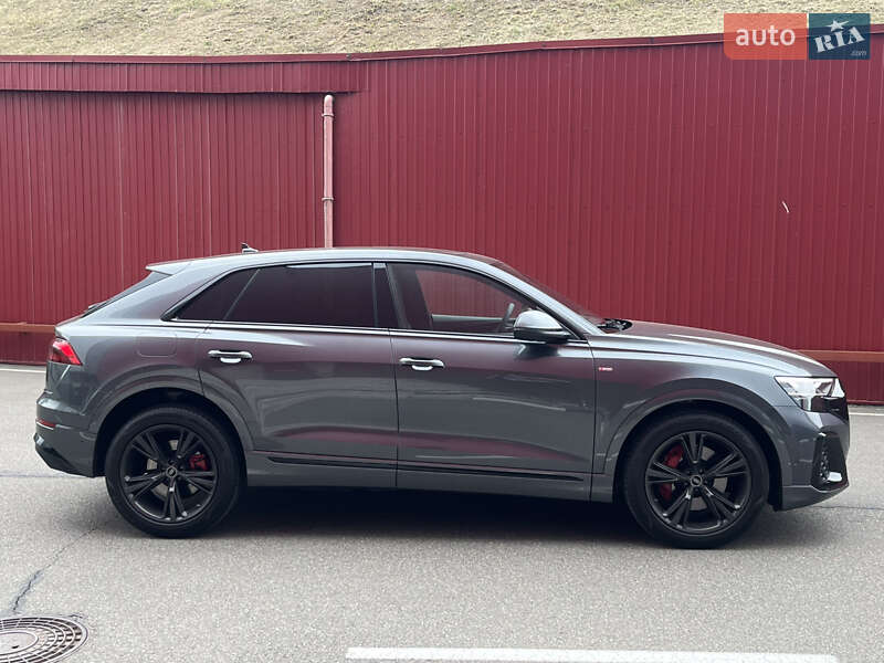 Внедорожник / Кроссовер Audi Q8 2024 в Киеве
