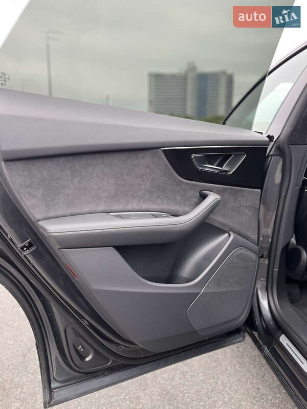 Внедорожник / Кроссовер Audi Q8 2024 в Киеве
