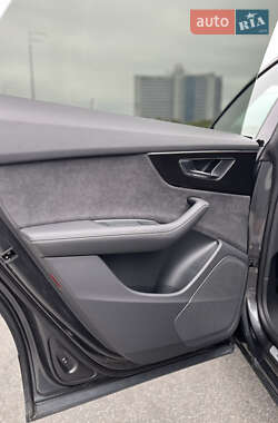 Внедорожник / Кроссовер Audi Q8 2024 в 