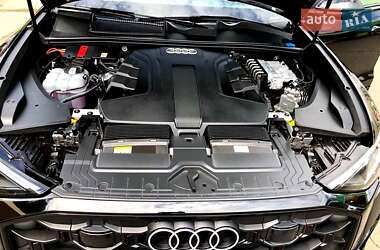 Внедорожник / Кроссовер Audi Q8 2024 в 