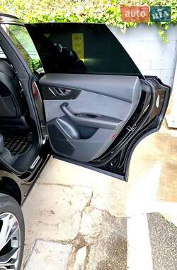 Внедорожник / Кроссовер Audi Q8 2024 в 