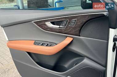 Внедорожник / Кроссовер Audi Q8 2023 в 