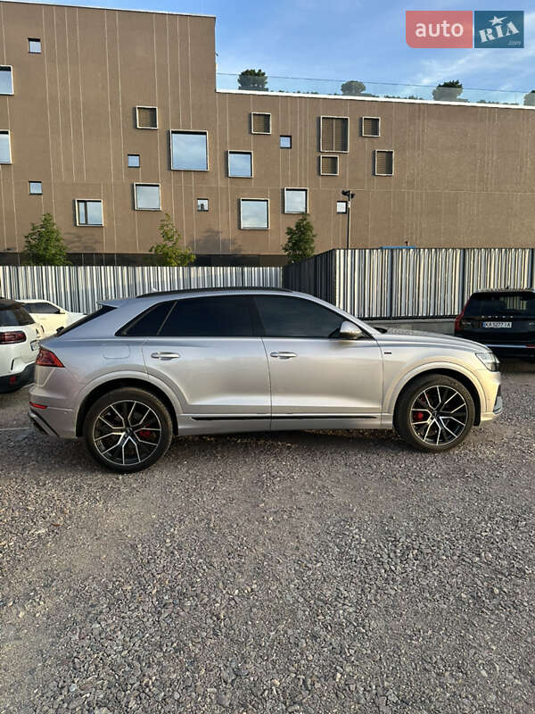 Внедорожник / Кроссовер Audi Q8 2019 в Киеве