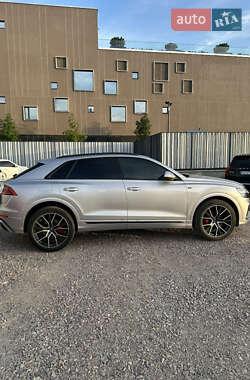 Позашляховик / Кросовер Audi Q8 2019 в 