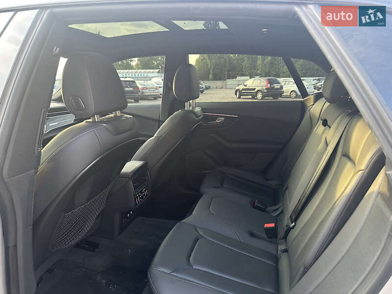 Внедорожник / Кроссовер Audi Q8 2019 в Киеве
