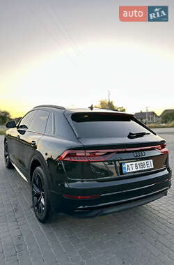 Внедорожник / Кроссовер Audi Q8 2021 в 