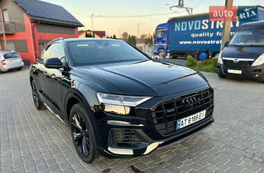 Внедорожник / Кроссовер Audi Q8 2021 в 