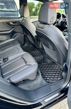 Внедорожник / Кроссовер Audi Q8 2021 в 