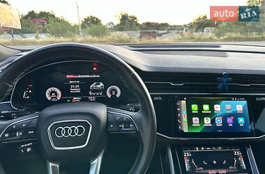 Внедорожник / Кроссовер Audi Q8 2021 в 