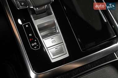 Внедорожник / Кроссовер Audi Q8 2023 в 