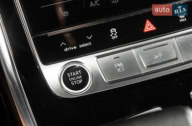 Внедорожник / Кроссовер Audi Q8 2023 в 