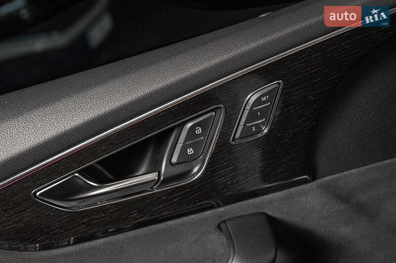 Внедорожник / Кроссовер Audi Q8 2023 в Ужгороде