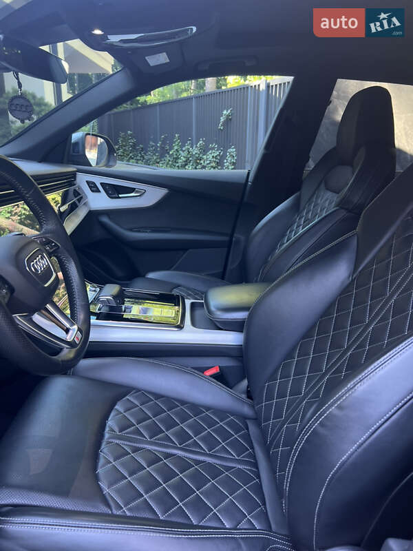 Внедорожник / Кроссовер Audi Q8 2019 в Львове