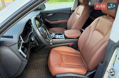 Внедорожник / Кроссовер Audi Q8 2022 в 