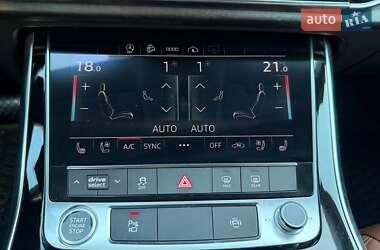 Внедорожник / Кроссовер Audi Q8 2022 в 