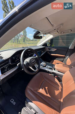 Внедорожник / Кроссовер Audi Q8 2022 в 