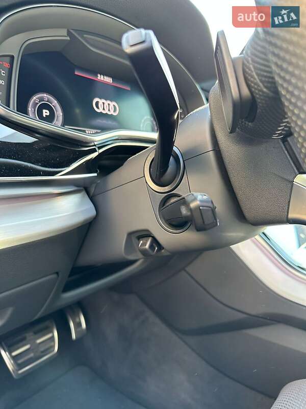 Позашляховик / Кросовер Audi Q8 2019 в Києві