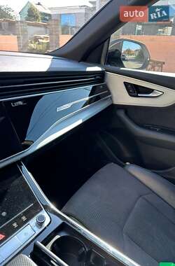 Внедорожник / Кроссовер Audi Q8 2019 в 