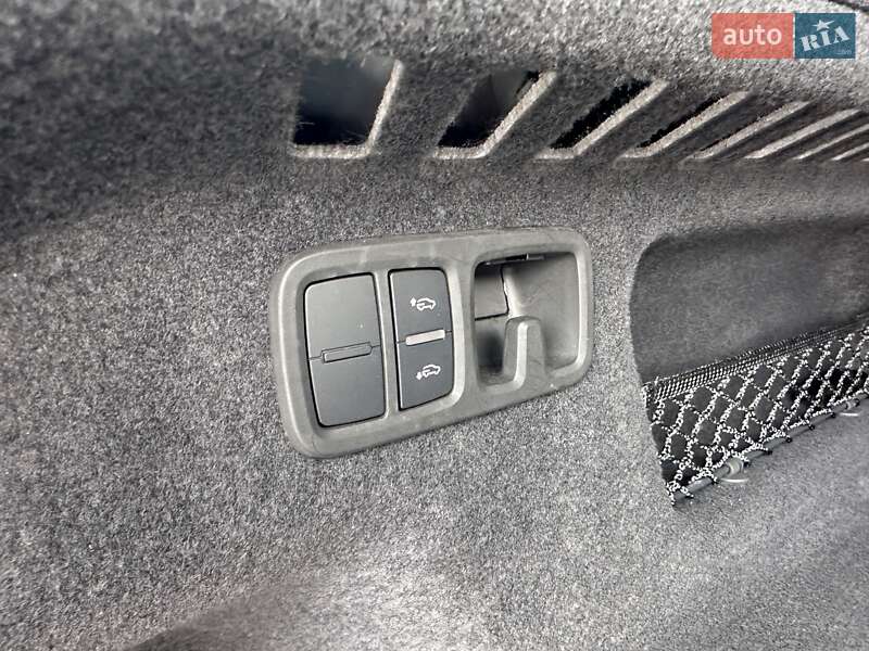 Позашляховик / Кросовер Audi Q8 2023 в Києві