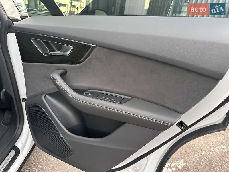 Позашляховик / Кросовер Audi Q8 2023 в Києві