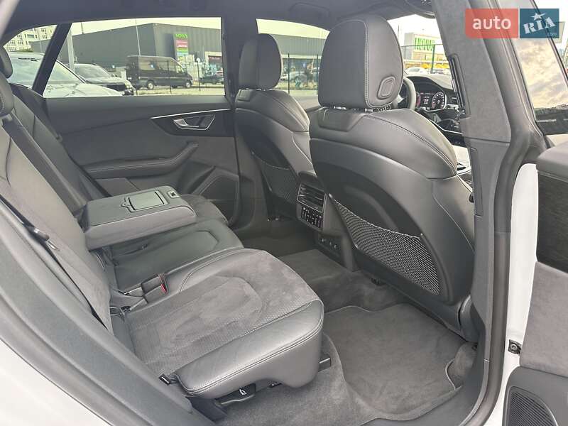 Позашляховик / Кросовер Audi Q8 2023 в Києві