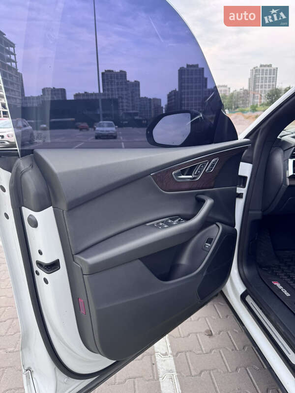 Внедорожник / Кроссовер Audi Q8 2018 в Киеве
