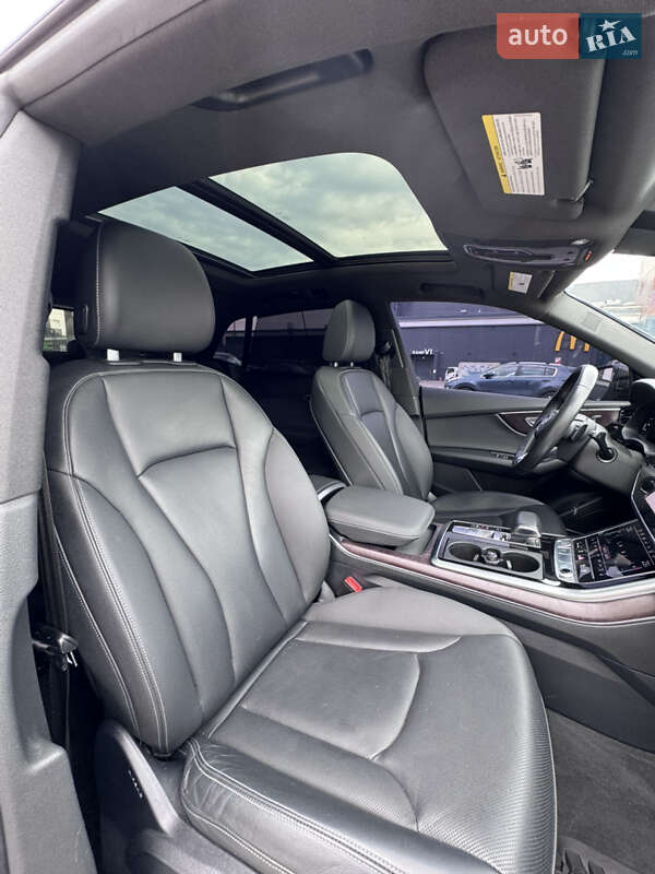Внедорожник / Кроссовер Audi Q8 2018 в Киеве