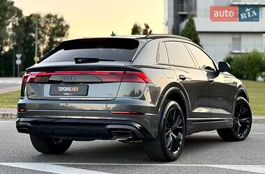 Позашляховик / Кросовер Audi Q8 2025 в 