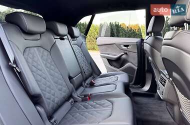 Позашляховик / Кросовер Audi Q8 2025 в 