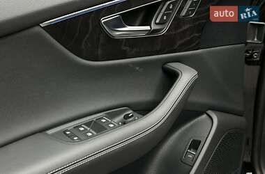 Внедорожник / Кроссовер Audi Q8 2023 в 