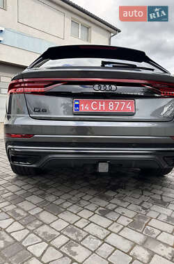 Позашляховик / Кросовер Audi Q8 2023 в 