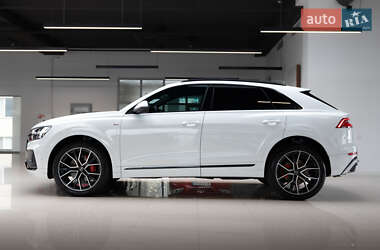 Внедорожник / Кроссовер Audi Q8 2022 в 