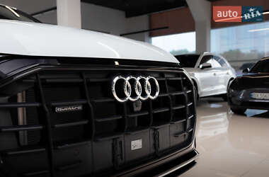 Внедорожник / Кроссовер Audi Q8 2022 в 