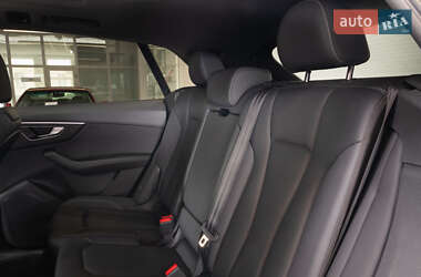 Внедорожник / Кроссовер Audi Q8 2022 в 