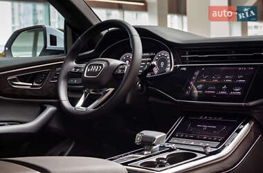 Внедорожник / Кроссовер Audi Q8 2022 в 