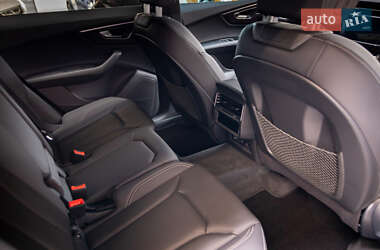Внедорожник / Кроссовер Audi Q8 2022 в 